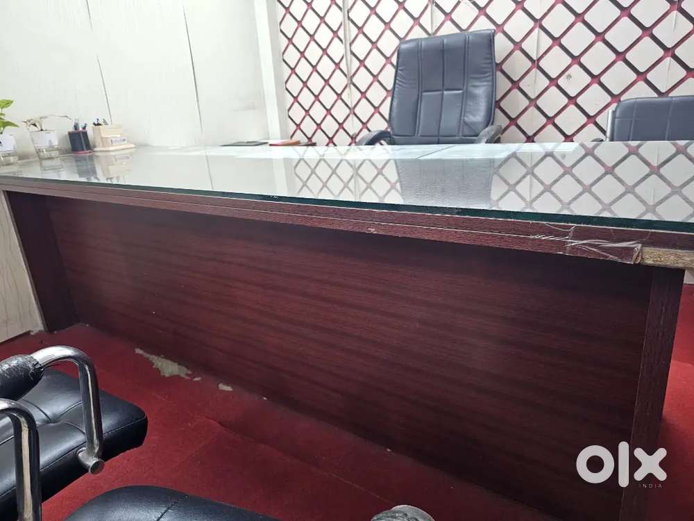 10 Feet length 3 feet wide solid Counter for sale with boss chairs