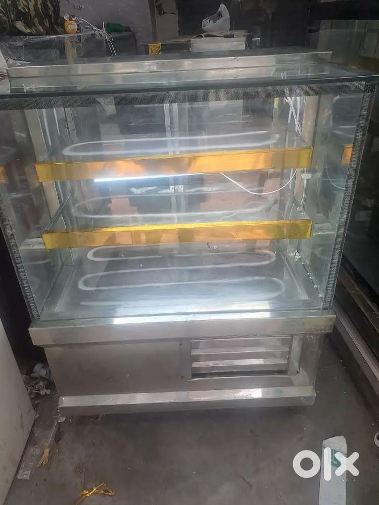 New square glass cake pestey display firdge 3 feet