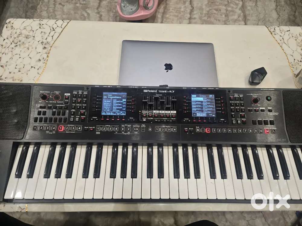 Roland E-A7 arranger keyboard piano