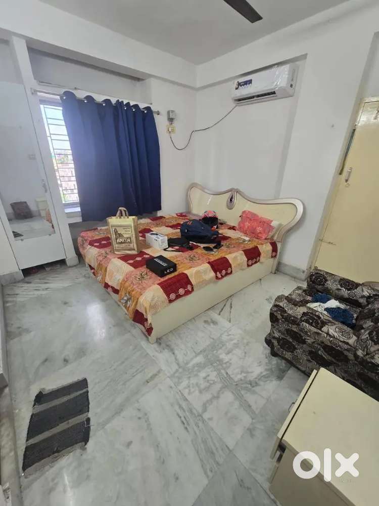 Single room available in a 3BHK Shared apartment