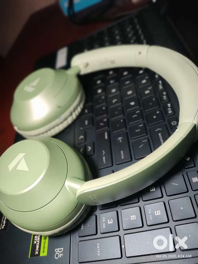This is boat Headphone. This is 1 months old headphone. Good in sounds