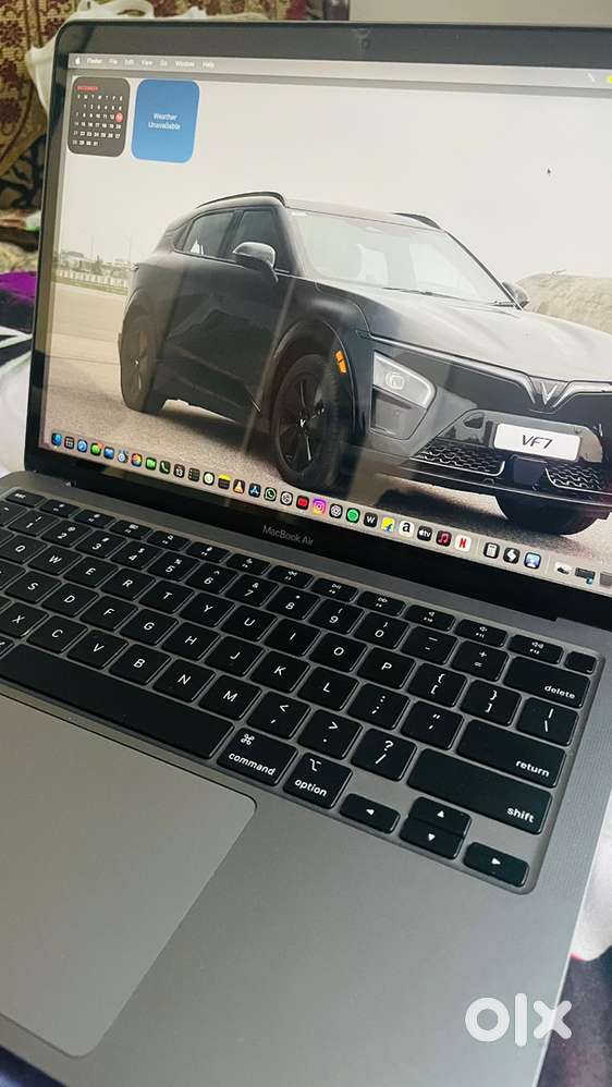 macbook air m1 scrathless condition rarely used