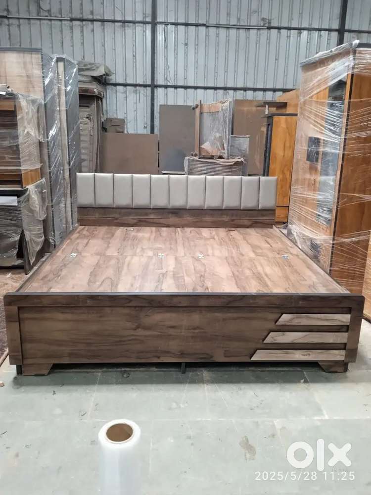 Head gadi bed available at gujjubazar furniture rate in Bhestan