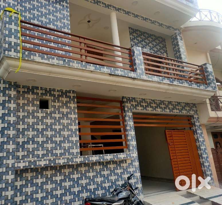 GIRLS PG NEAR KRISHNA NAGAR METRO STATION