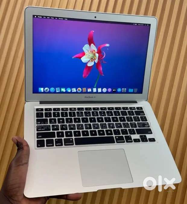 Neat Macbook Air 13” Inch