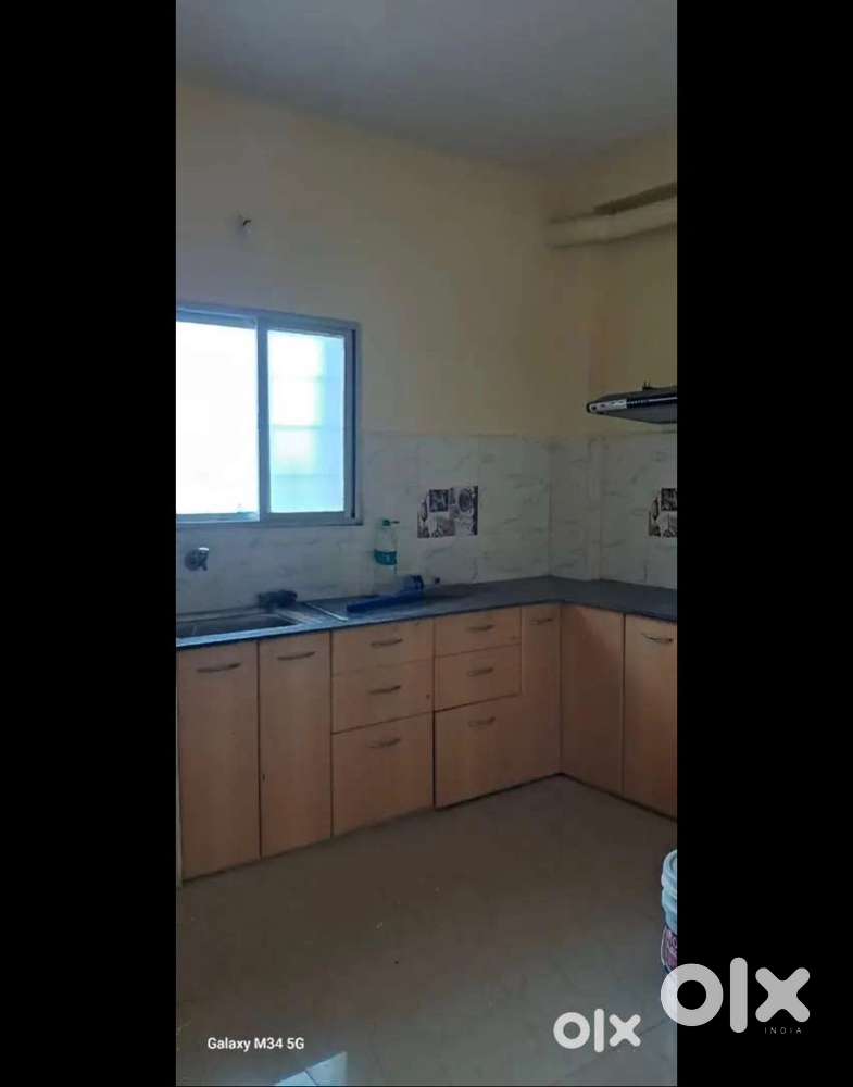 Need girl roomate in flat