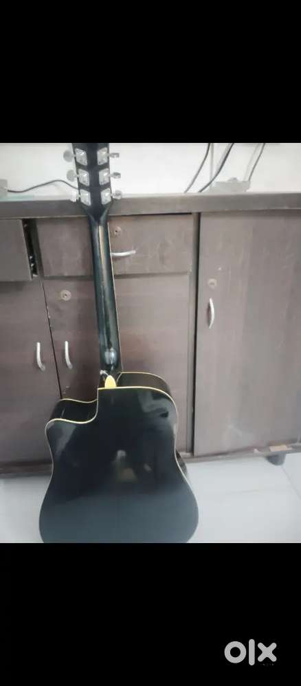 Acoustic Guitar Black
