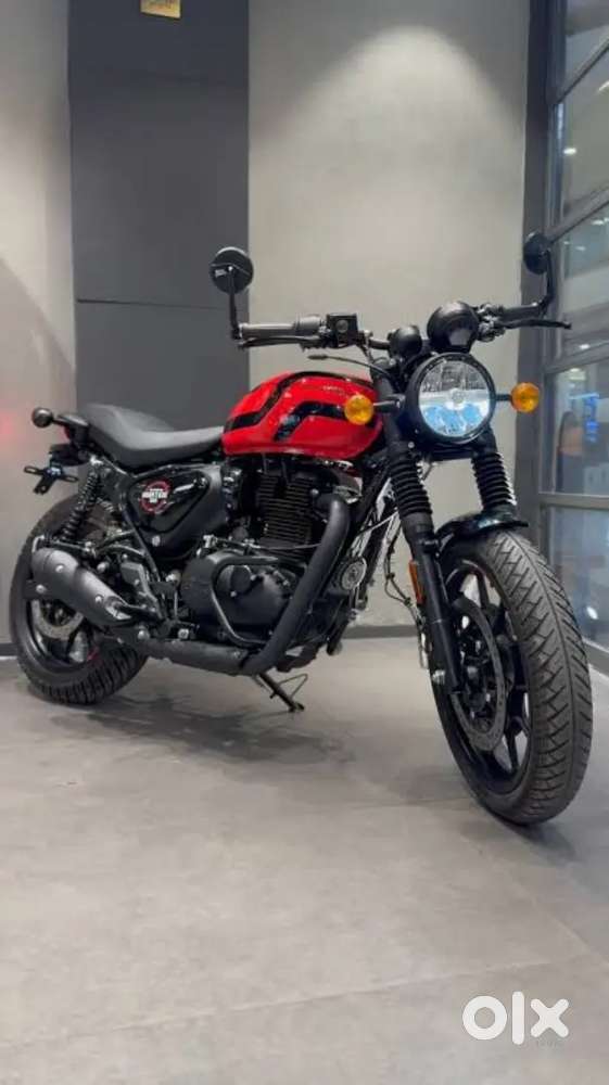 Royal Enfield Hunter 350 london red colour