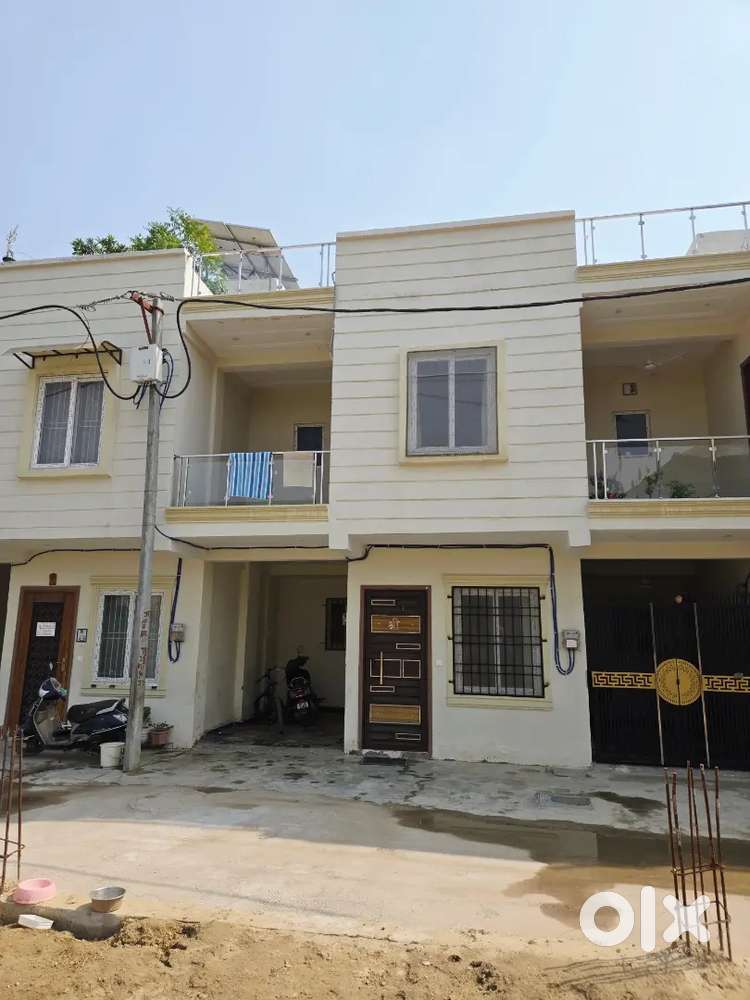 Exclusive Plots in Gated Community.