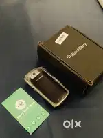 BLACKBERRY PEARL 8220 FLIP - SPOTLESS CONDITION MOBILE WITH BILL.