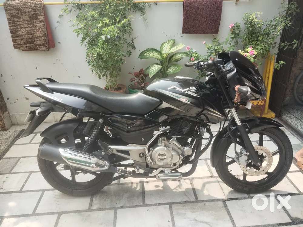 Bajaj pulser 2015 gud condition first owner  only 16500 km Driven