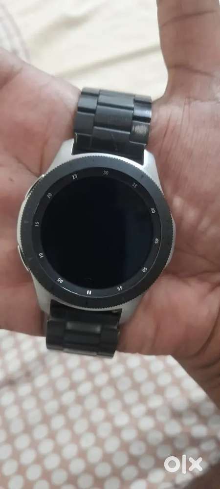 Samsung galaxy smart watch 42mm 1year old superb condition.