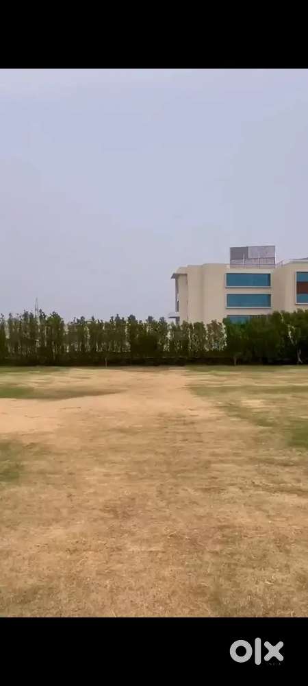 204sqyd Plot facing 5 acre park &80ft  road 15ft brm near Mohali court