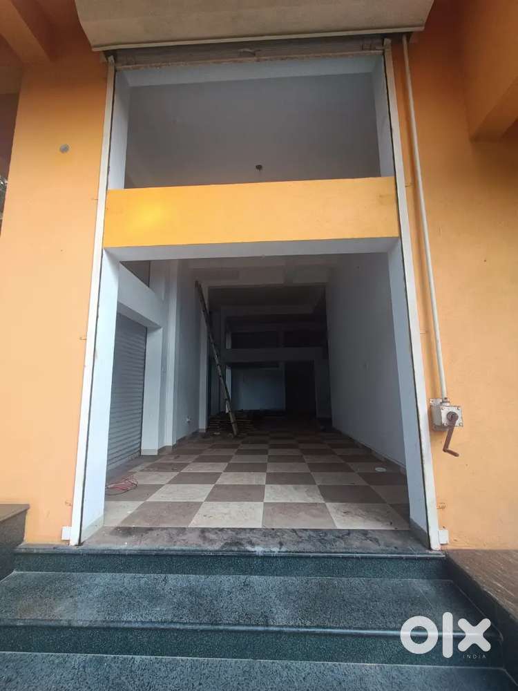 Double height Shop for Rent