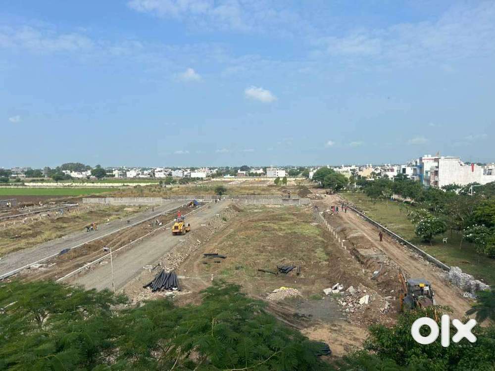 Available 1000 sq.ft. plot in Rau Bypass.