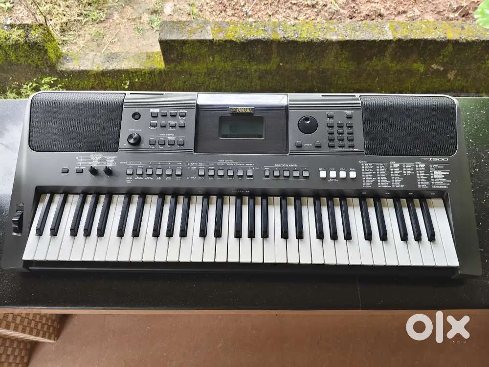 YAMAHA PSR I500 DIGITAL KEYBOARD