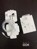Apple Earpods with lightning connector