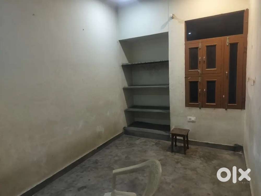 Room mate ki need h or alg se girl k liye separate room bhi available