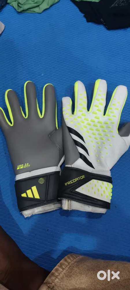Adidas football keeping gloves  original