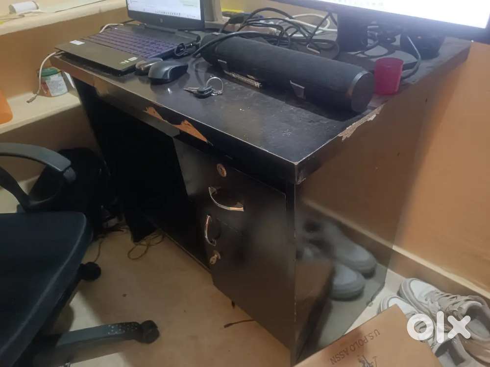 Computer desk
