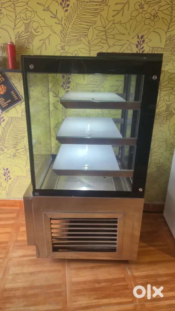 Cold display refrigerator
