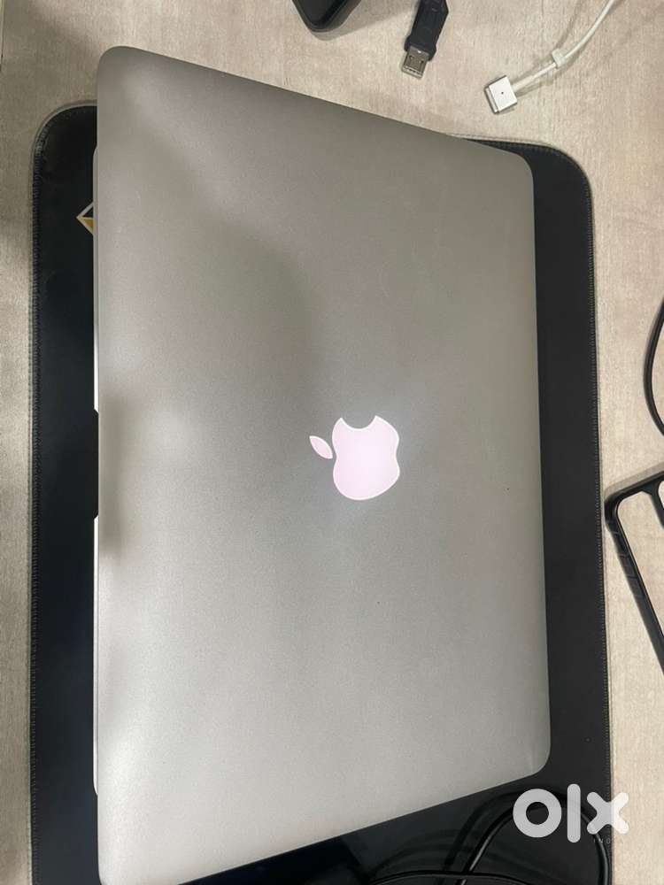 Apple laptop