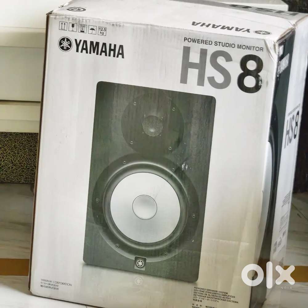YAMAHA  HS8 studio moniters