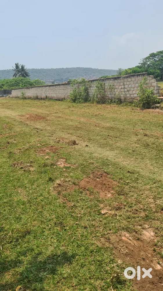 800 sqyds vuda approved east face sale beside blue Marino villas