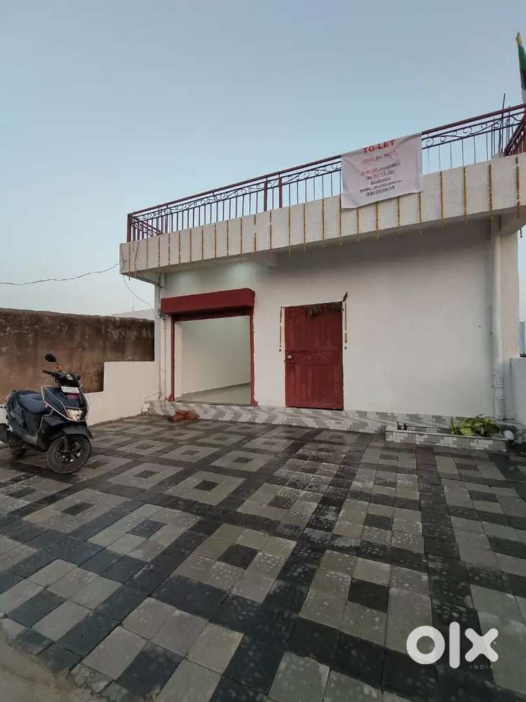 Front shop available for Shop or ATM