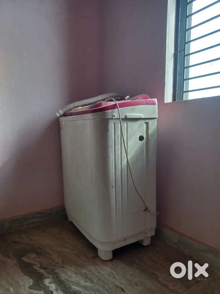 Godrej Washing Machine only 3000/-