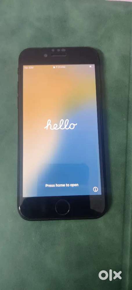 iPhone SE - Excellent Condition 90% Battery Health + Free Spigen Cover
