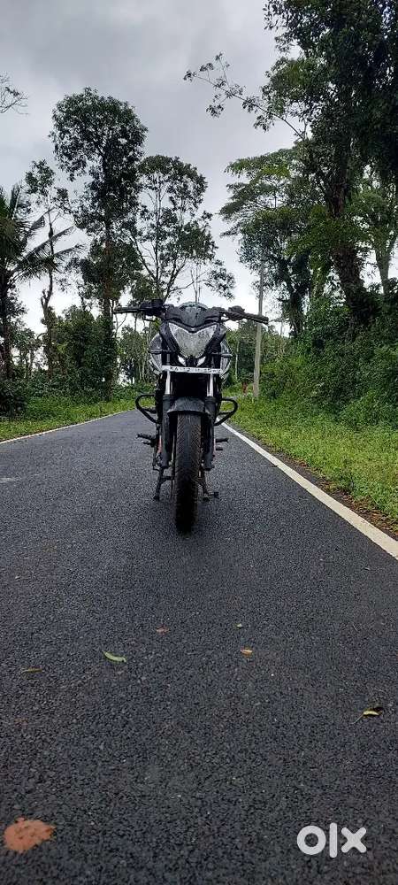 BAJAJ PULSAR NS200