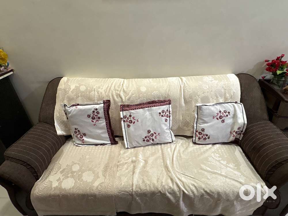 5 seater comfortable sofa with comfy handrest