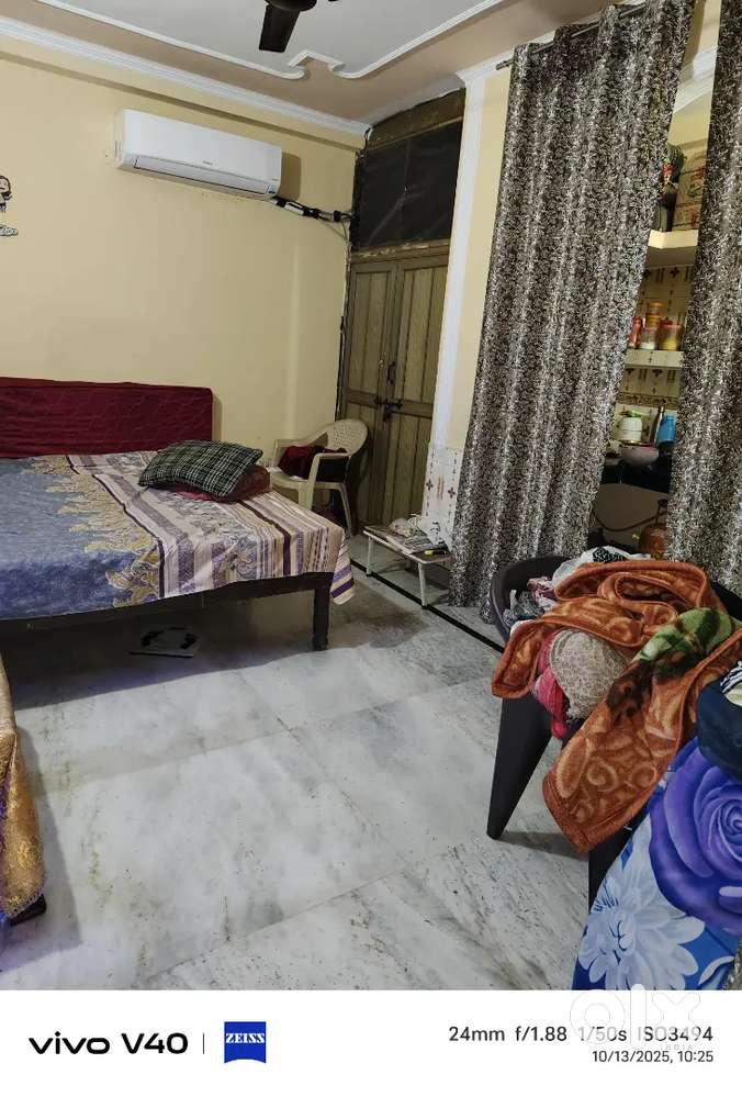 Room partner chahiye only girls