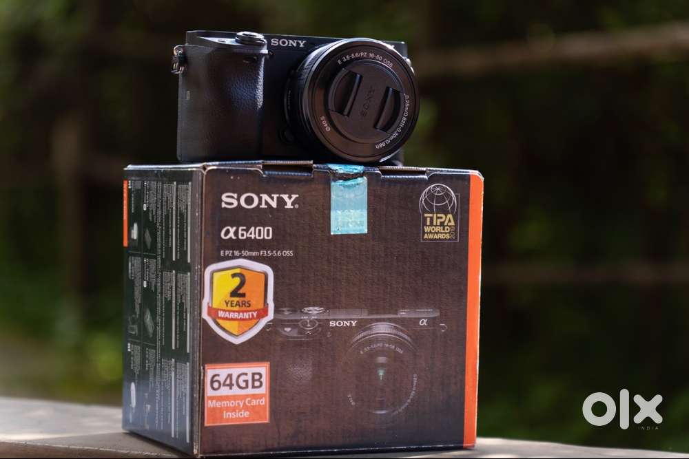 SONY A 6400 with 16-50 mm Lens