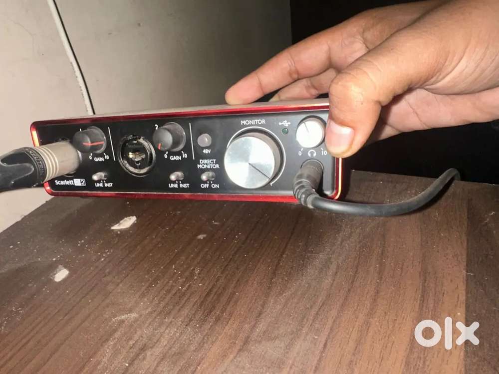 Focusrite scarlet 2i2 2nd generation 100%working..