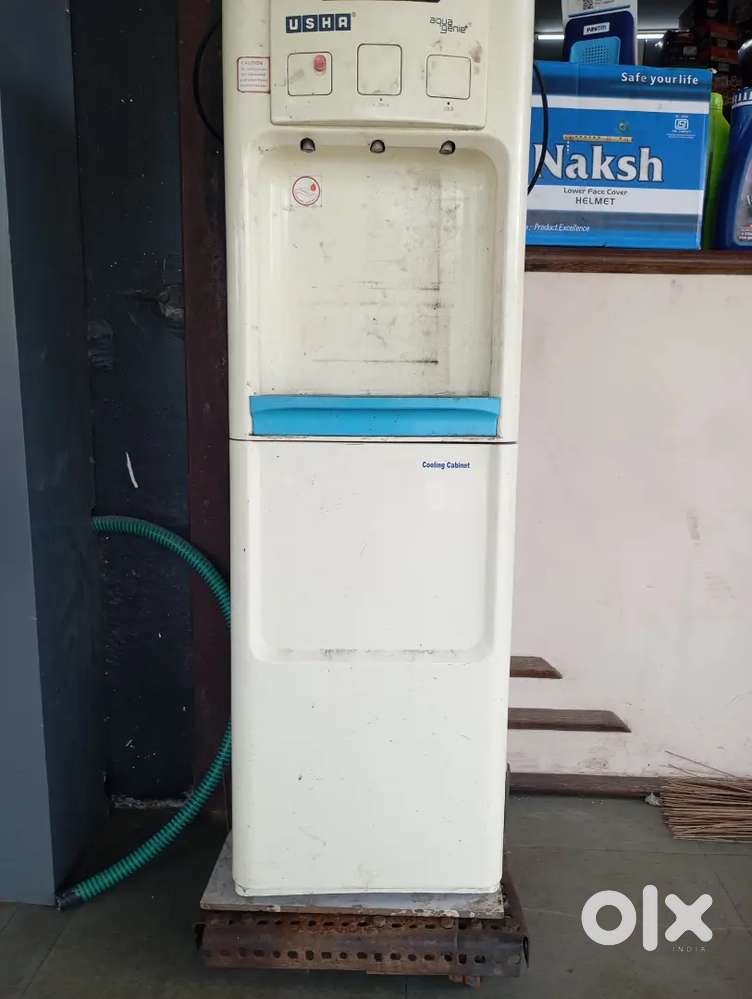 Water dispenser with fridge
