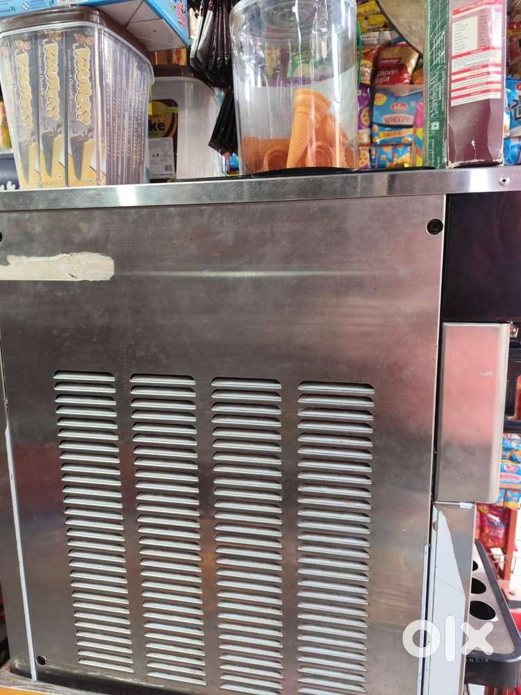 Softy Ice Cream Machine – 2 Flavors + Mix – Excellent Condition