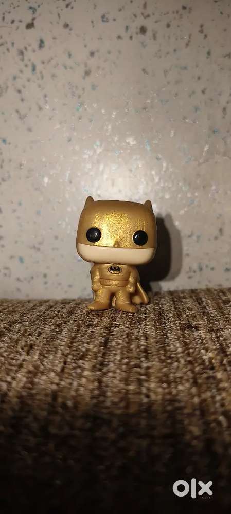 GOLDEN BATMAN KINDER JOY  SELL