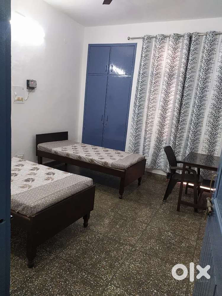 Guru residency pg for boys in sector 22 A and sector -21