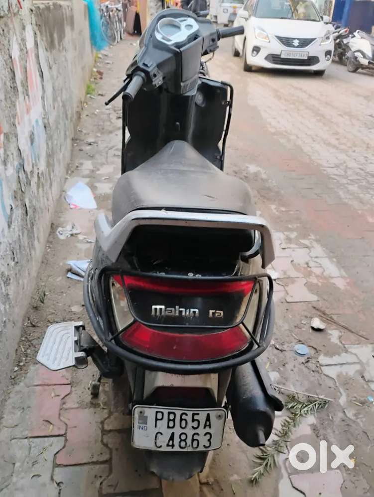 Mahindra gusto