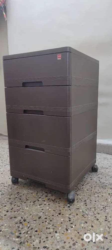 Cello Plastic storewell 4 chest of Drawers