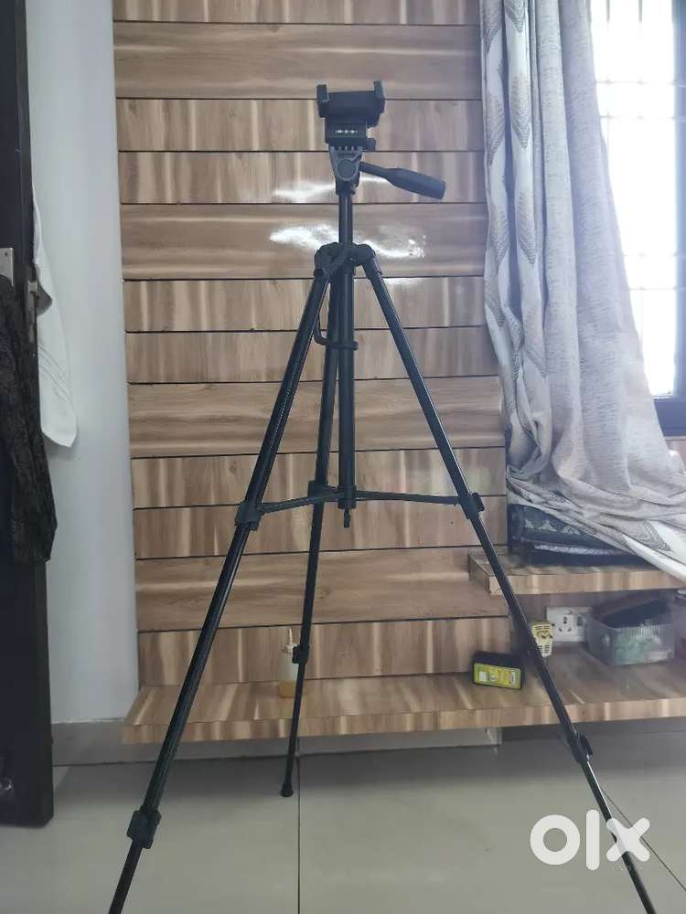 Unique mettle tripod