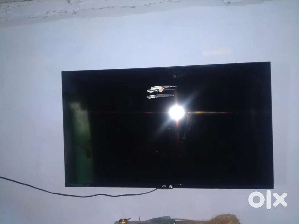 Vw tv  43 inch use in 6 month