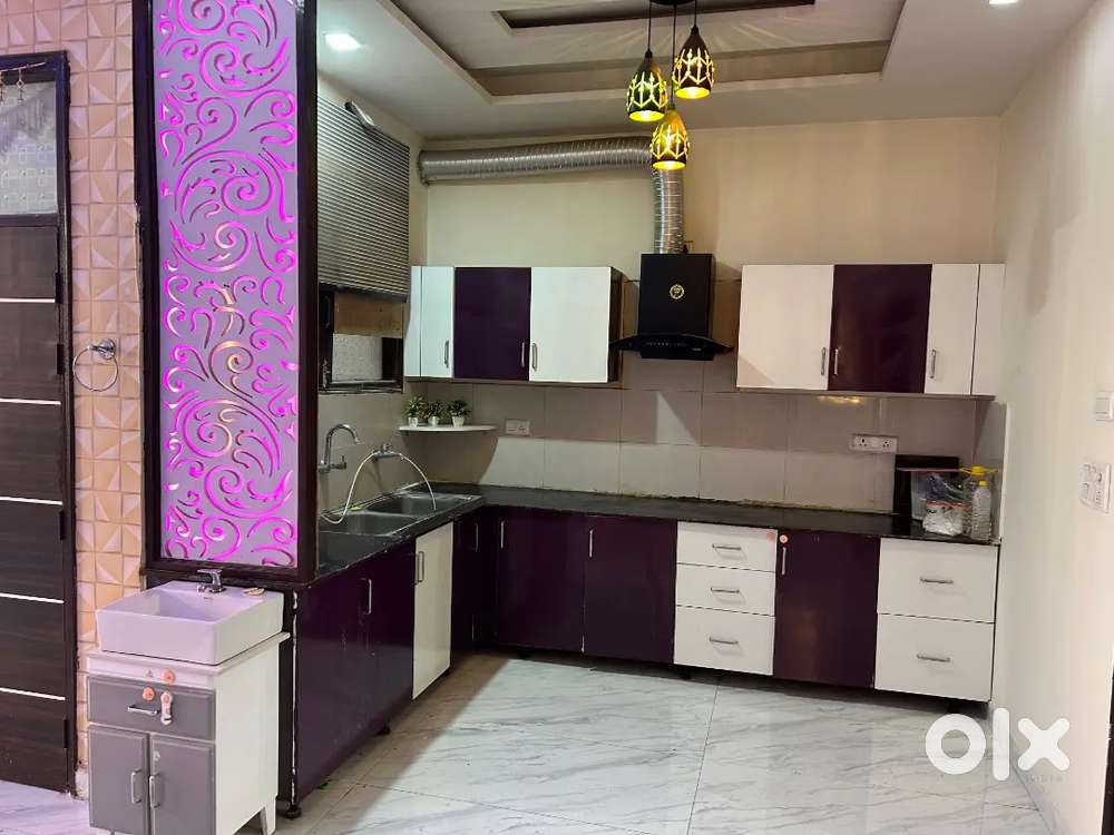 2 BHK UNFRNISIHED FLAT OWNER FREE