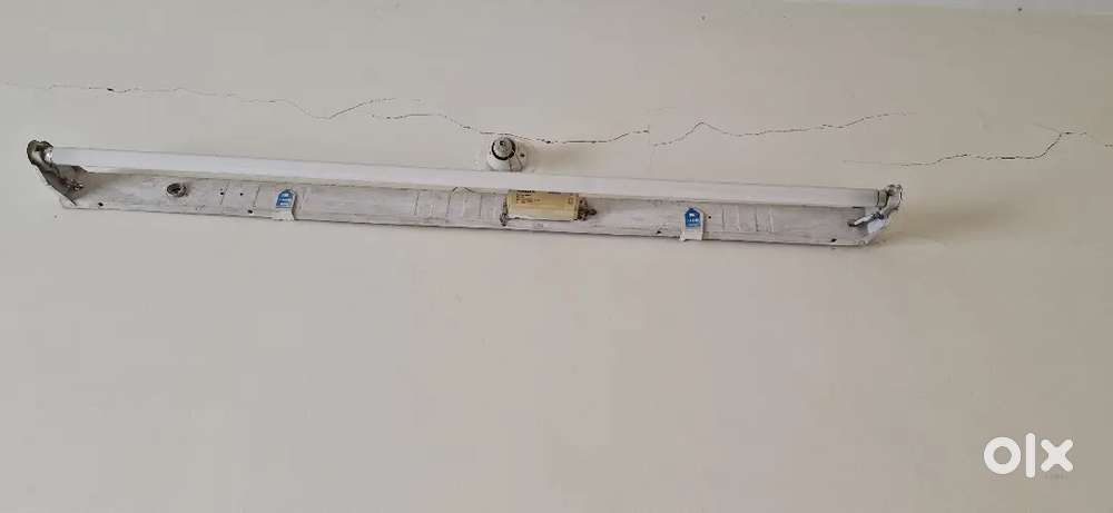 Very good quality 2 Tublights with patti