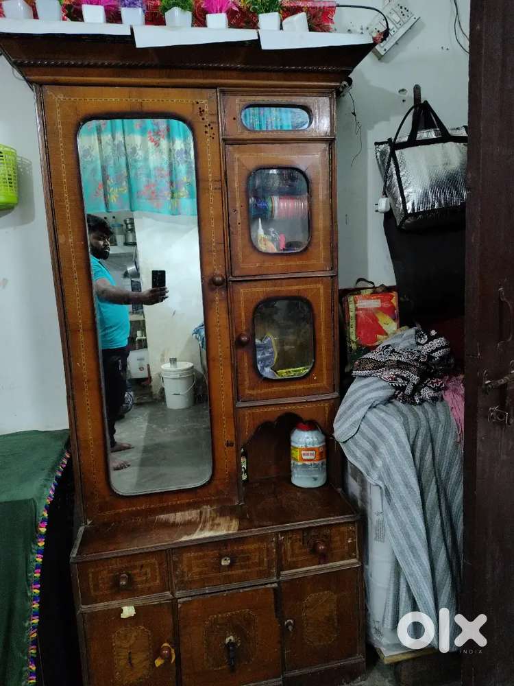 Dressing and table