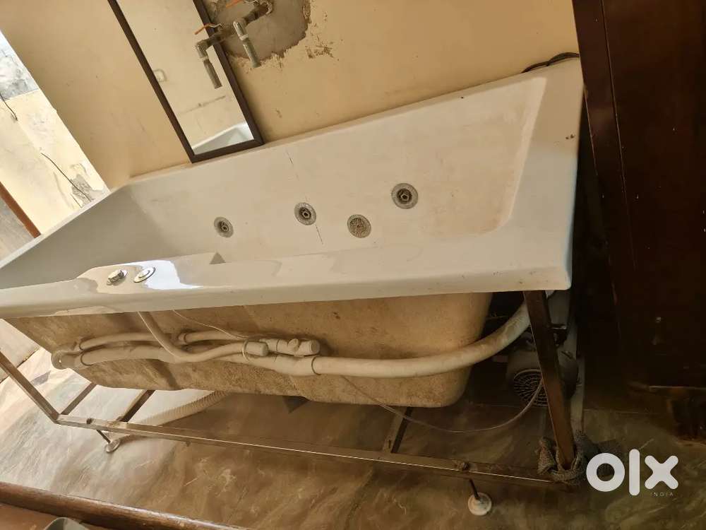 Bath Tub with good condition