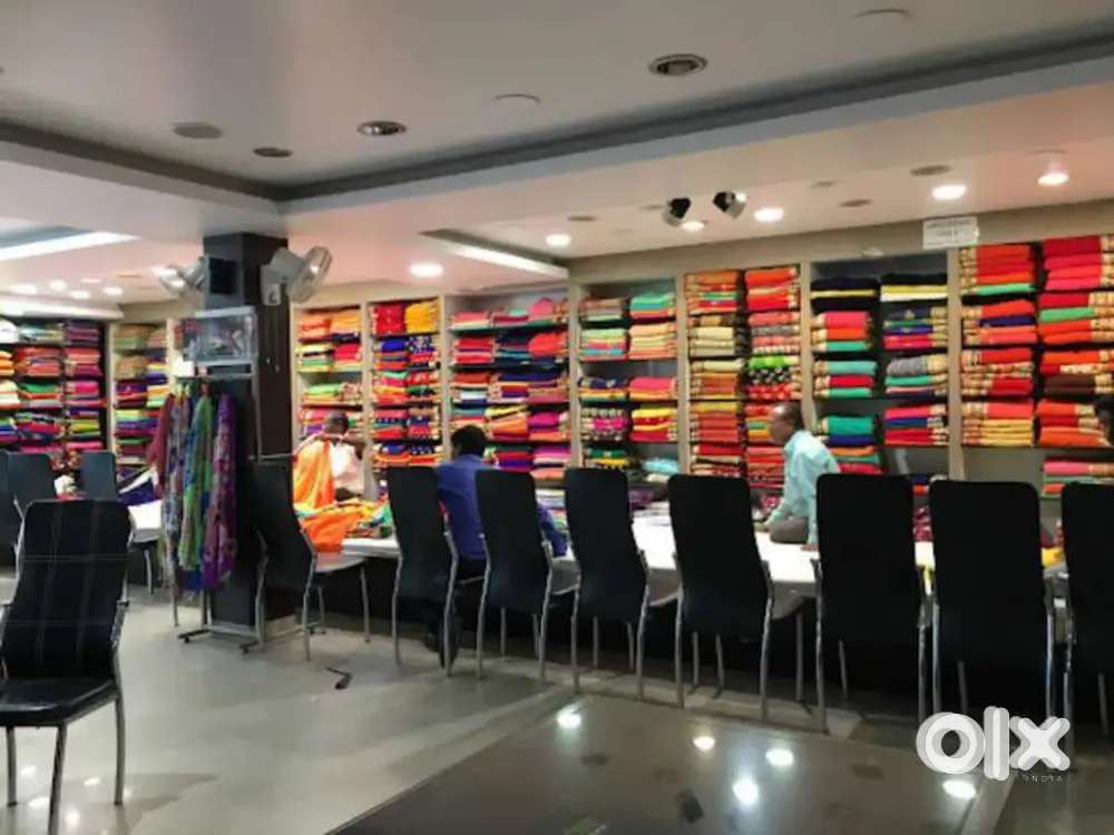 VACANCIES ARE AVAILABLE IN SAREES SHOWROOM IN LUCKNOW