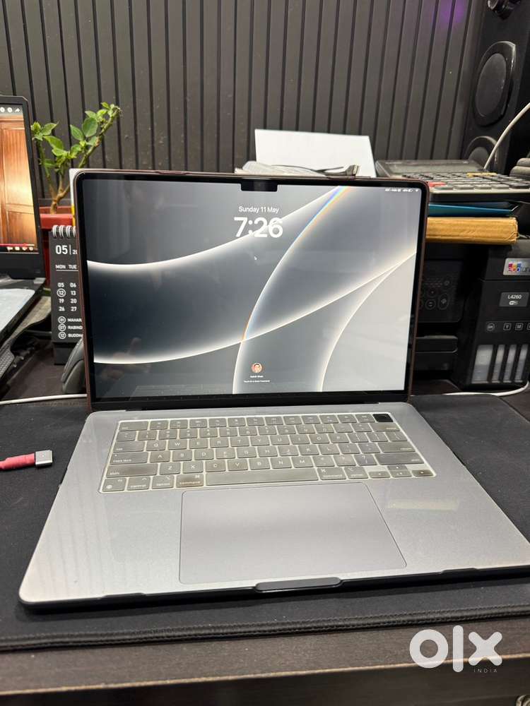 Apple Macbook Air M3 15inch 512gb with bill box 1 year old new conditi